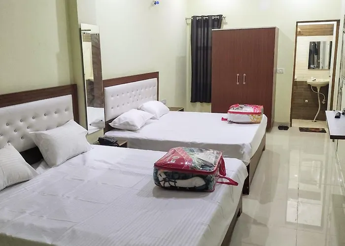 Indiana Family Homestay Nearby Tajmahal