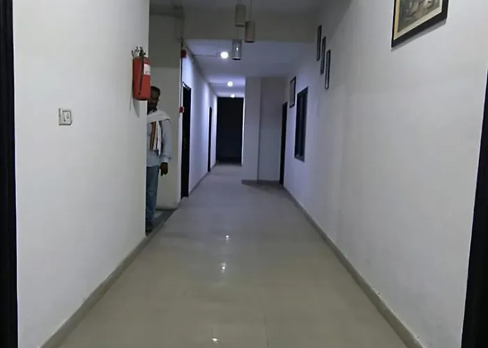 Indiana Family Homestay Nearby Tajmahal