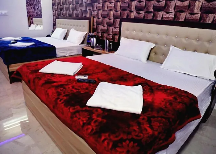 Indiana Family Homestay Nearby Tajmahal